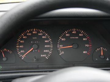 Peugeot 605